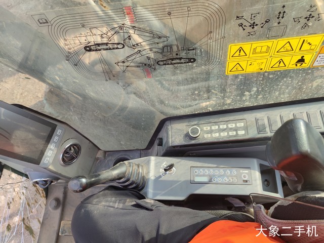 徐工 XE215D 挖掘机