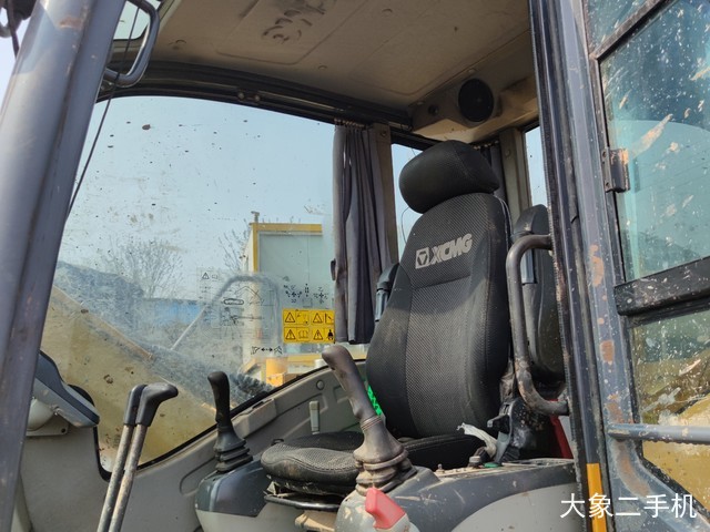 徐工 XE75D 挖掘机