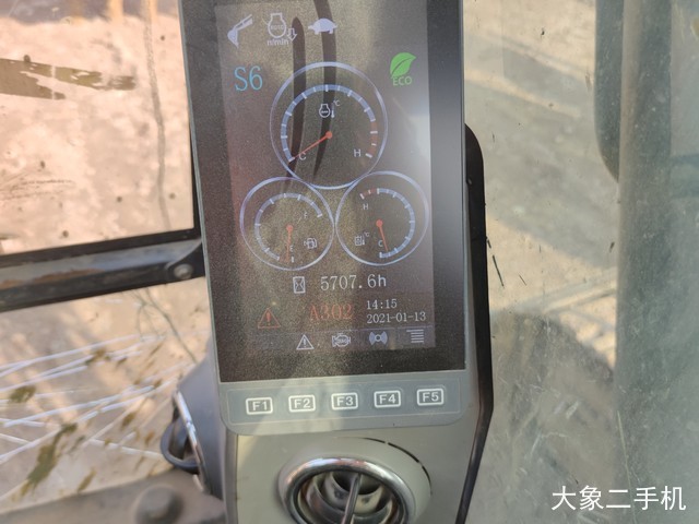 徐工 XE215D 挖掘机