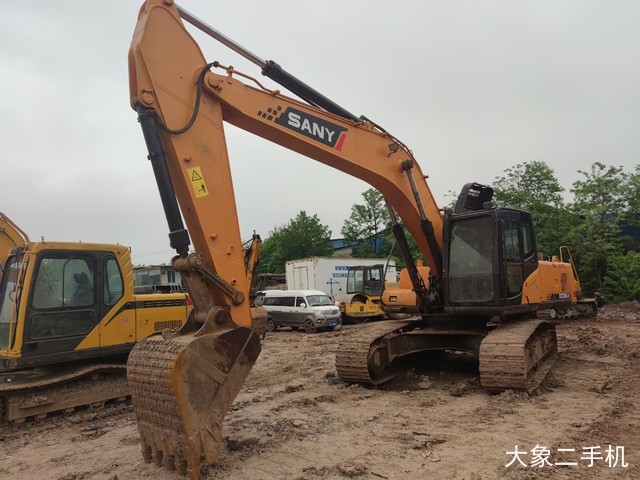 三一重工 SY235C-9 挖掘机
