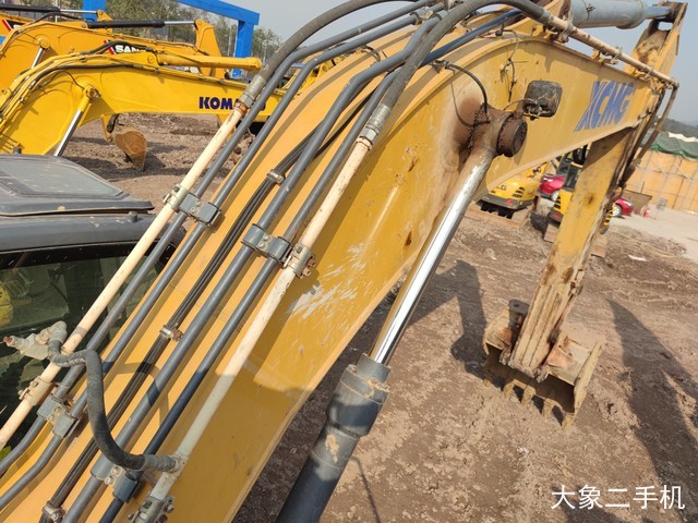 徐工 XE215D 挖掘机