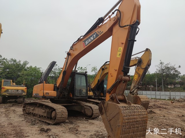 三一重工 SY235C-9 挖掘机