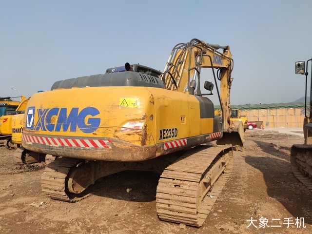 徐工 XE215D 挖掘机