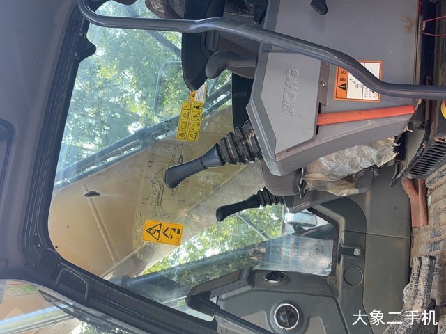 徐工 XE215 挖掘机