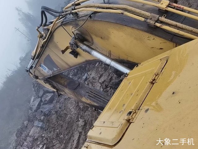 卡特彼勒 320B 挖掘机