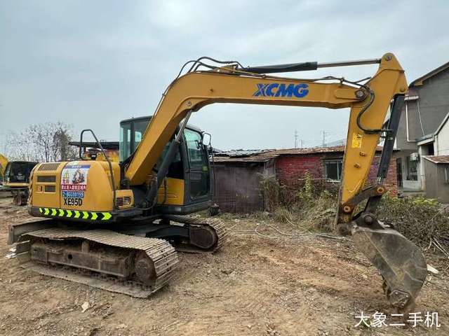 徐工 XE75D 挖掘机