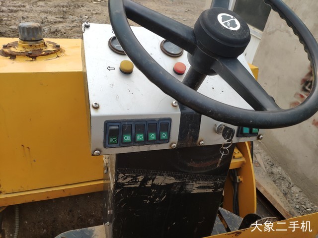 洛建 JCC303 压路机