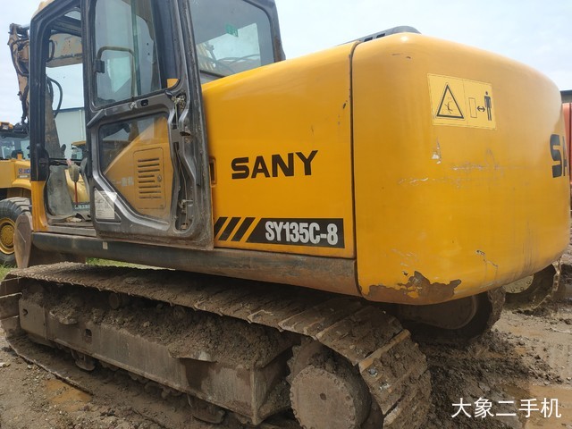 三一重工 SY235C-8 挖掘机