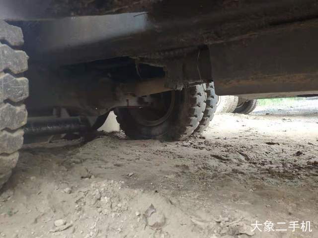 现代 R210W-5 挖掘机