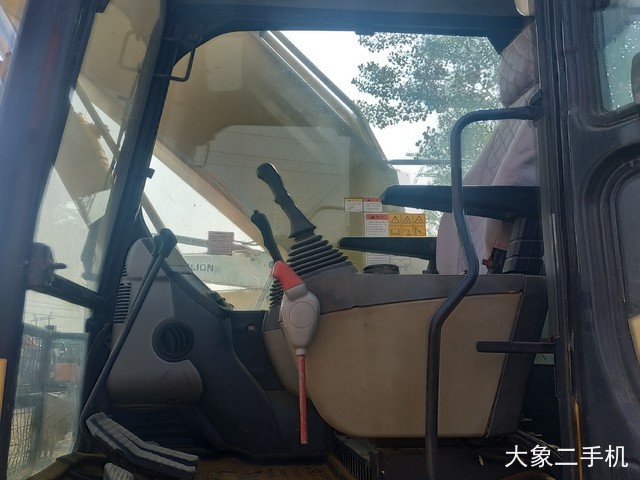 小松 PC240LC-8 挖掘机