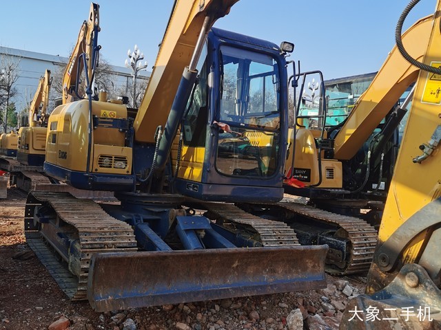 徐工 XE75D 挖掘机