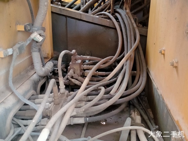 沃尔沃 EC210B 挖掘机