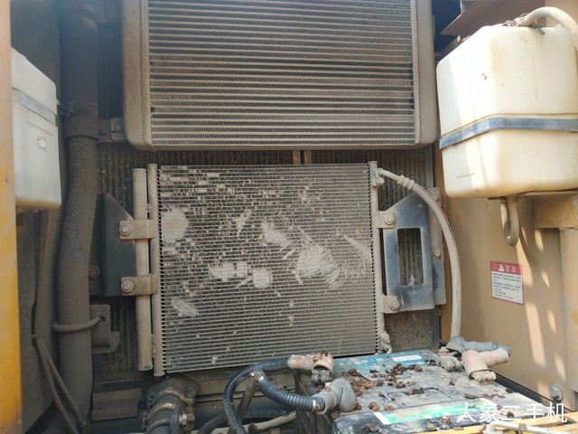 徐工 XE215CA 挖掘机