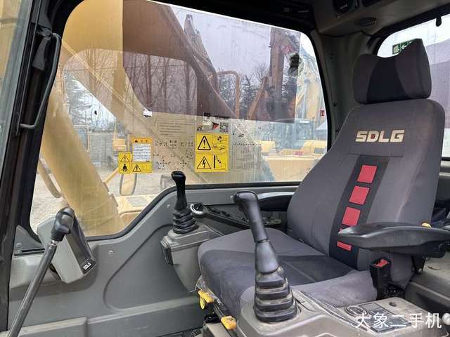 山东临工 E6250F 挖掘机