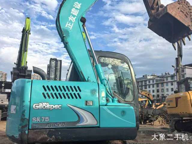 神钢 SK75-8 挖掘机
