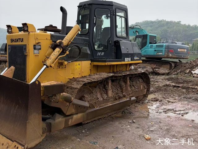山推 SD16标准型 推土机