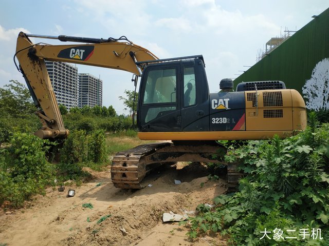 卡特彼勒 323D2L 挖掘机