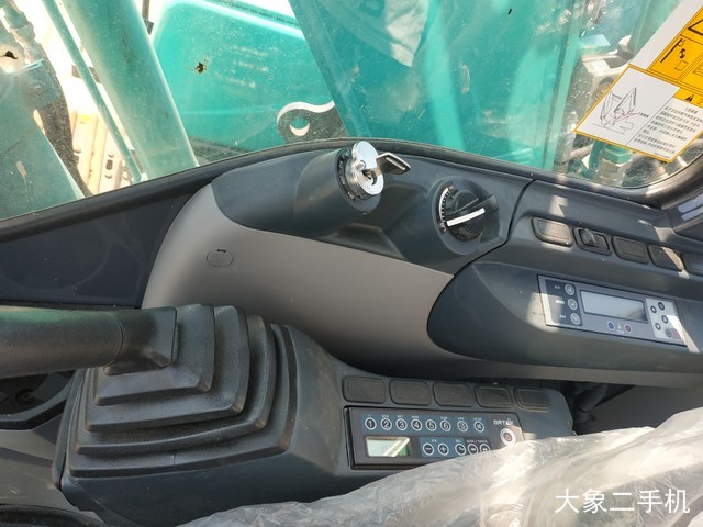 神钢 SK130-8 挖掘机