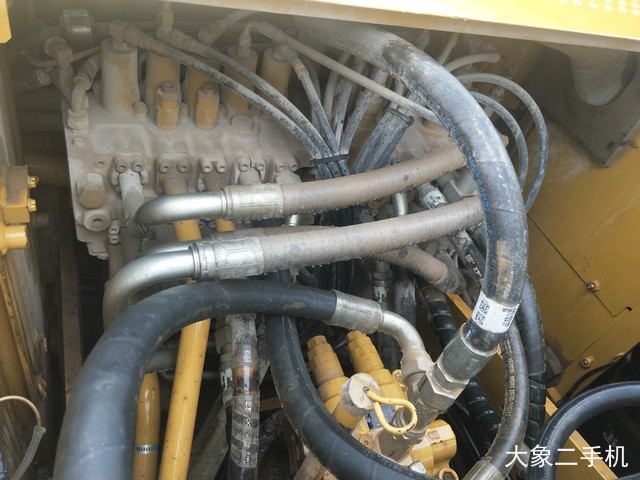 卡特彼勒 323D2L 挖掘机