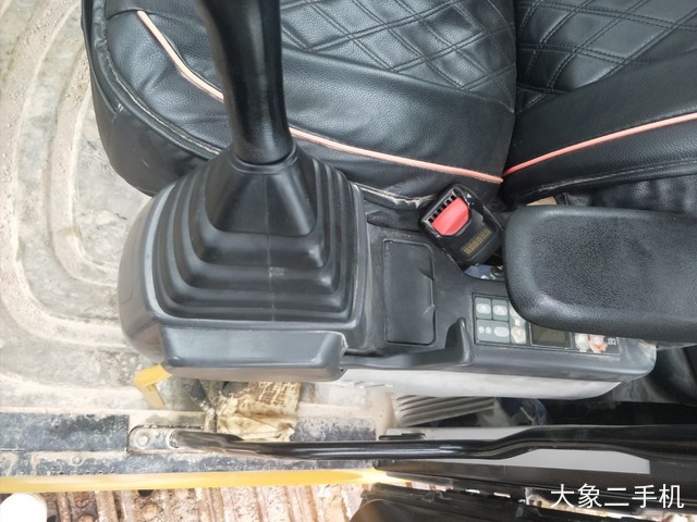 卡特彼勒 323D2L 挖掘机