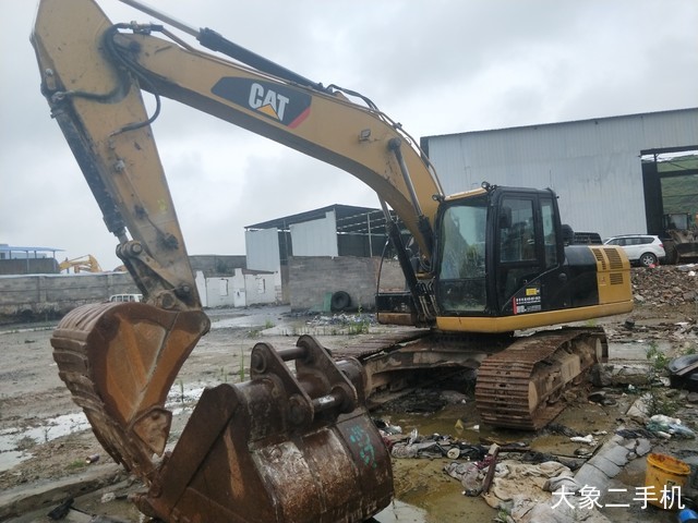 卡特彼勒 323D2L 挖掘机