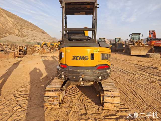 徐工 XE18 挖掘机