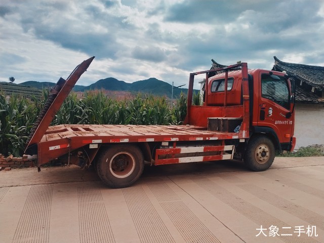 中国重汽 4X2 拖车