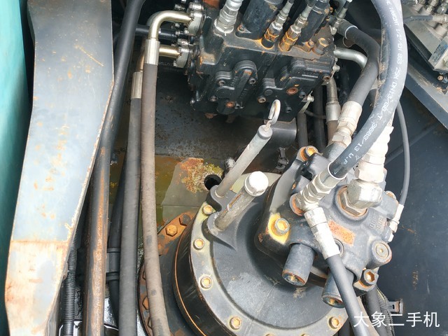 神钢 SK270D-8 挖掘机