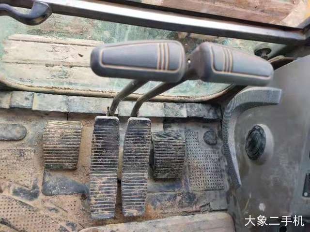 龙工 LG6225E 挖掘机