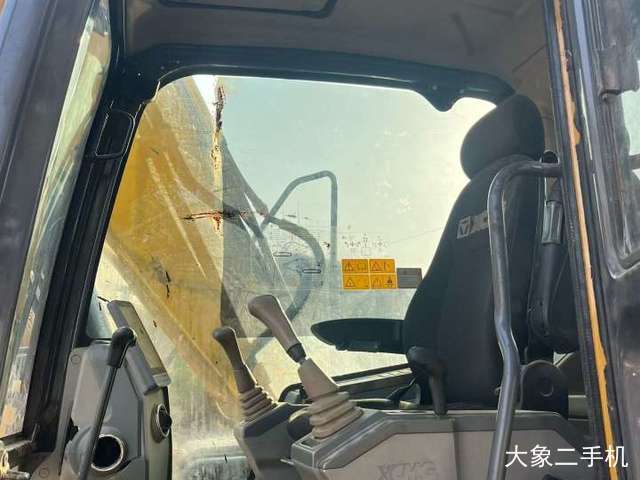 徐工 XE150D 挖掘机