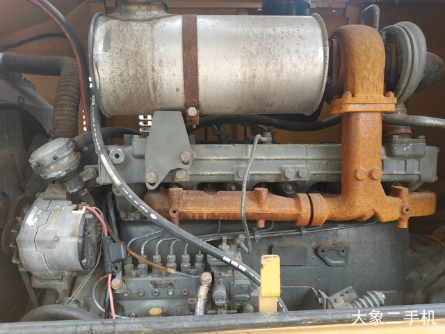 龙工 LG833B 装载机