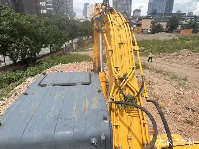 现代 R215-9 挖掘机