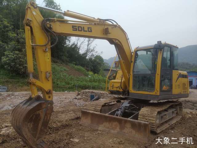 山东临工 E680F 挖掘机