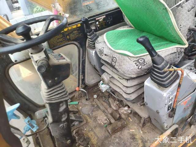 现代 R210W-5 挖掘机