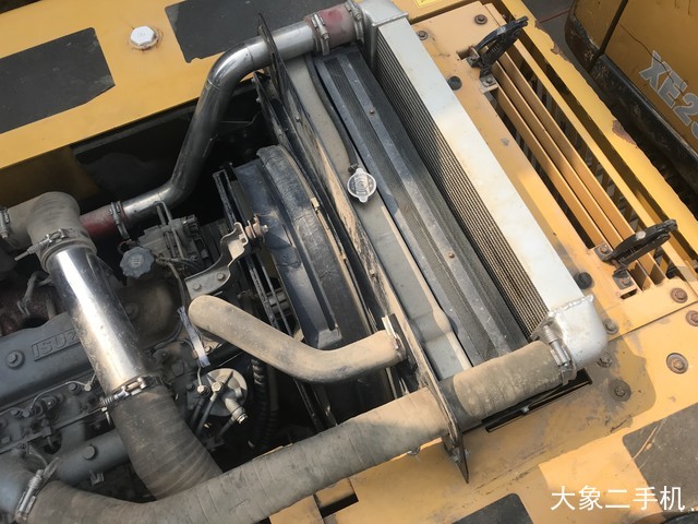 徐工 XE215C 挖掘机