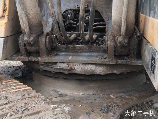 沃尔沃 EC240B 挖掘机