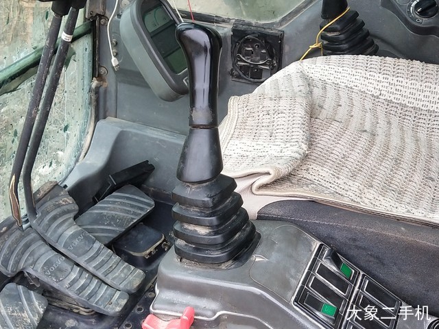 沃尔沃 EC240B 挖掘机