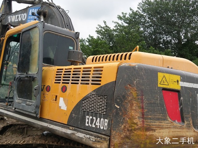沃尔沃 EC240B 挖掘机