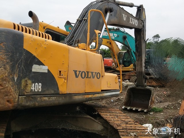 沃尔沃 EC240B 挖掘机