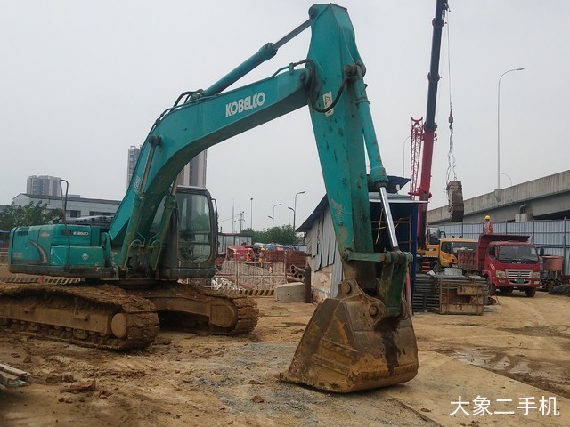 神钢 SK260LC-8 挖掘机