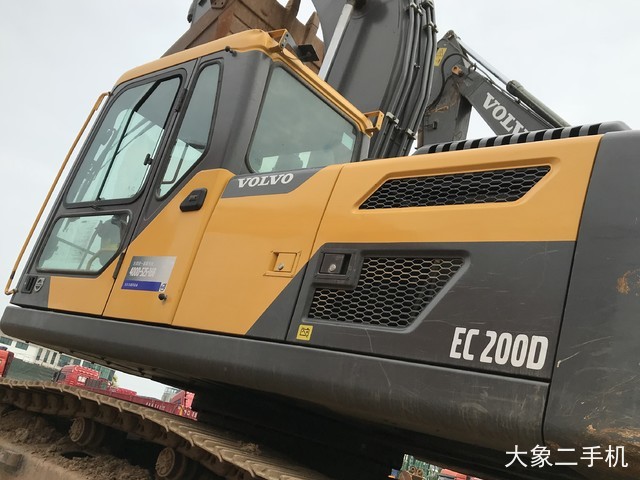 沃尔沃 EC200D 挖掘机