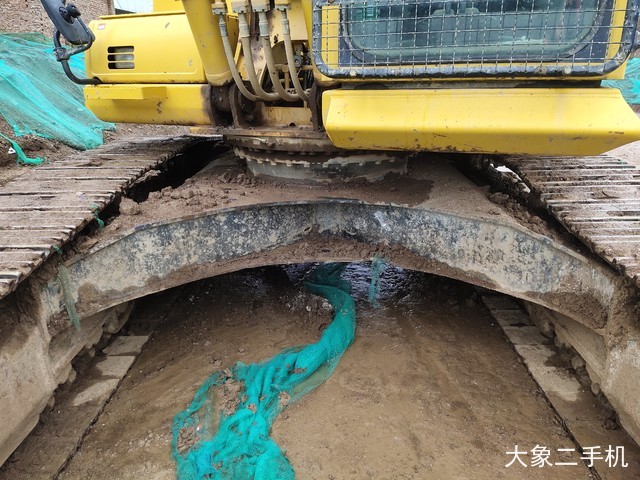 小松 PC240LC-8M0 挖掘机