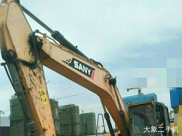 三一重工 SY215C-9 挖掘机