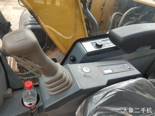 徐工 XE150D 挖掘机