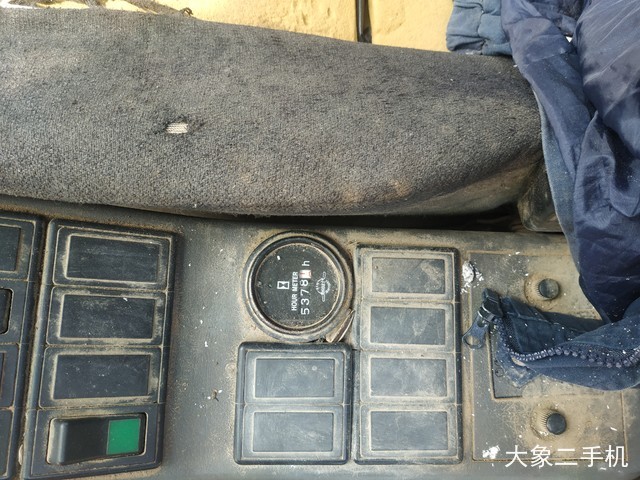 沃尔沃 EC240B 挖掘机