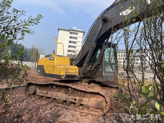 沃尔沃 EC200D 挖掘机