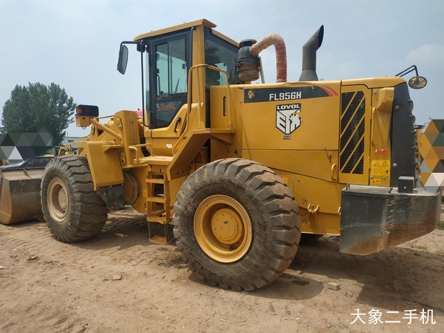 雷沃重工 FL956H 装载机