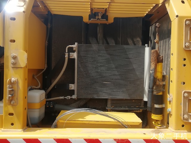 小松 PC220-8M0 挖掘机