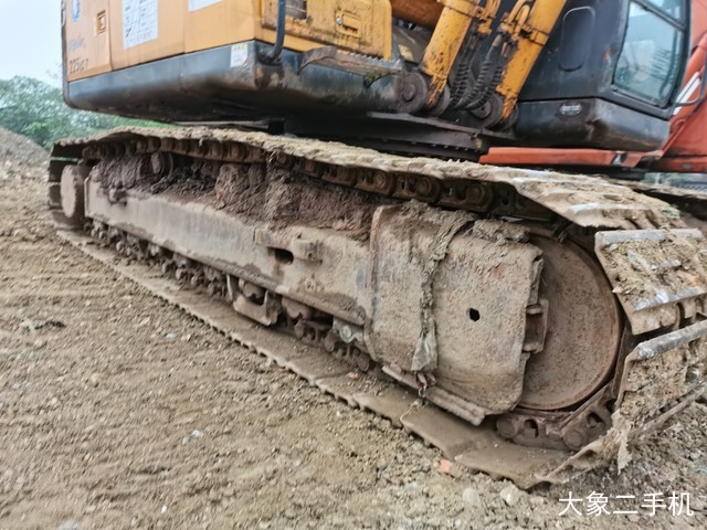 现代 R225LC-7 挖掘机