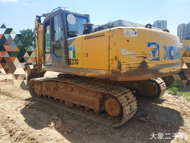 徐工 XE215C 挖掘机